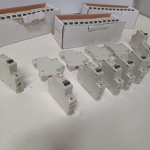 Caja con 12 Llaves Térmicas Unipolares de 3 Amp - imagen 3