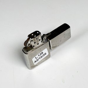 Dos piezas cigarrera metal y encendedor zippo - imagen 3