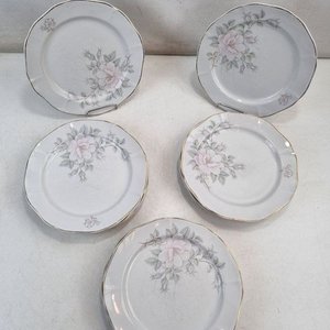 L 390 - 11 Piezas - Set de 11 platos de porcelana uruguaya 'Olmos' con diseño de rosas en tonos pasteles y filetes dorados, en atractivo estado - imagen 3