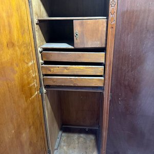 Ropero Antiguo Estilo Francés de Madera con 4 Puertas y Detalles Tallados - imagen 3