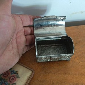 Lote de Adornos Indígenas y Cajas Antiguas para Maquillaje - imagen 6
