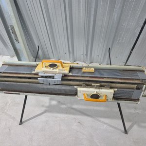 Máquina de Tejer Doméstica Clásica con Soporte - imagen 2