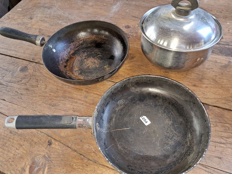 Lote anterior: Lote de sartenes y olla en buen estado