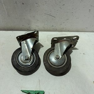 Lote siguiente: Juego de 2 Ruedas Giratorias Metálicas