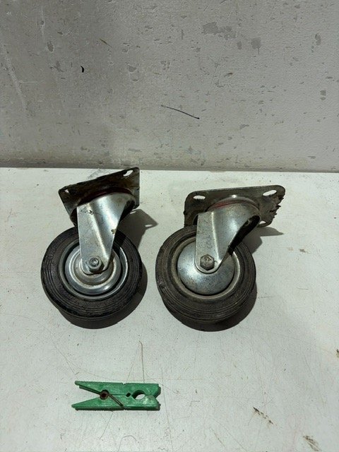 Juego de 2 Ruedas Giratorias Metálicas