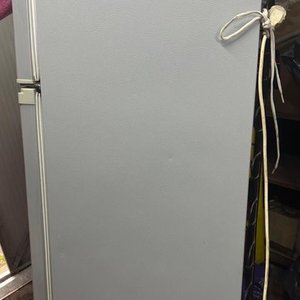 Refrigerador/heladera compacto de dos puertas de la marca Queen - imagen 5