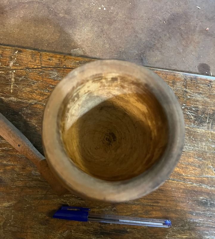 Mortero de madera con mano incorporada - imagen 6
