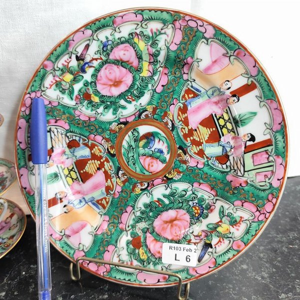 Lote oriental antiguo de porcelana con tacitas, platitos y vaso - imagen 3