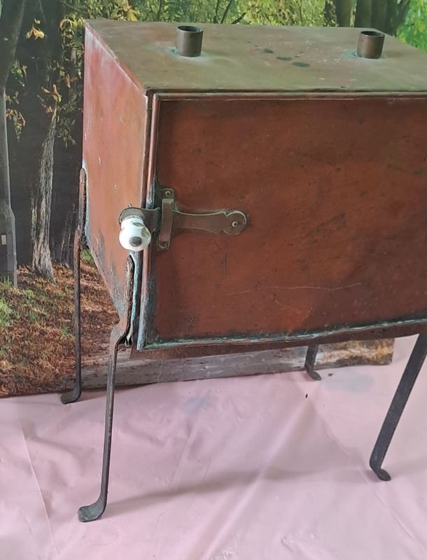 Estufa de Laboratorio Antigua en Cobre con Patas de Hierro - imagen 2
