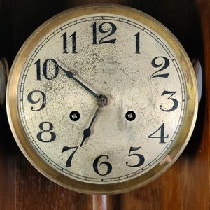 Reloj de Pared con Caja de Roble, Completo y Funcionando - imagen 5