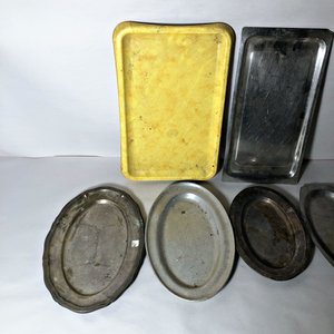 Seis Bandejas Metálicas y Plásticas de Diversas Formas - imagen 2
