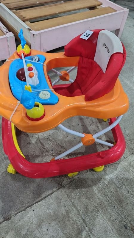 Andador para bebé Bebesit con diseño colorido - imagen 3