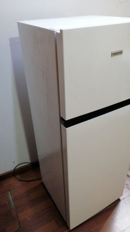 Heladera blanca de uso diario - imagen 2