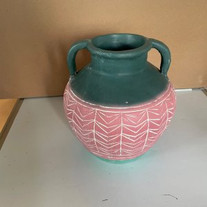 Vasija de Cerámica Decorada con Asas y Diseño Geométrico - imagen 3