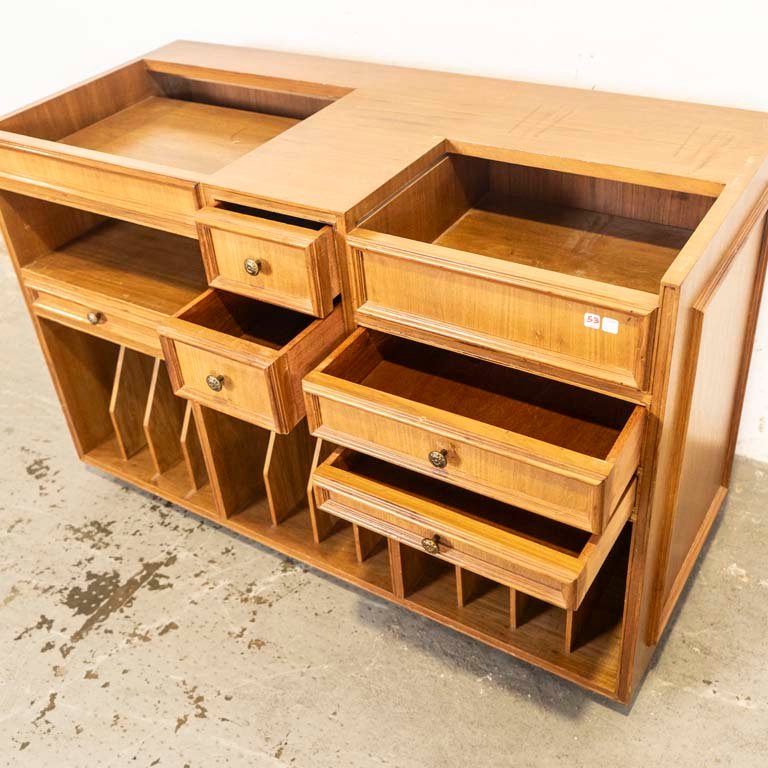Mueble de madera para aparato de música, en mal estado - imagen 2