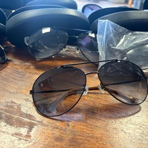 8 Pares de Lentes de Sol: 6 de Caballero y 2 de Dama - imagen 2