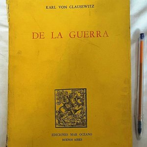 Libro "De la Guerra" de Karl von Clausewitz, Ediciones Mar Océano, Colección General Berisso - imagen 1