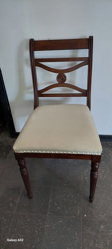 Sillas inglesas de madera con estilo clásico - imagen 3