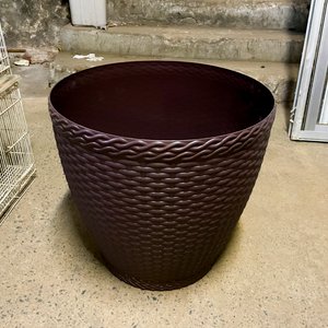 Maceta Grande de PVC Marrón Texturizado - Alto 54 cm - imagen 2