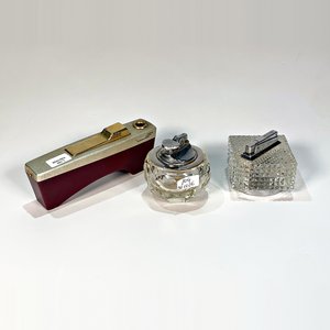 Tres Encendedores Vintage: Starlon Metálico, Vidrio Prensado y Cristal con Monograma Banco de Londres - imagen 2