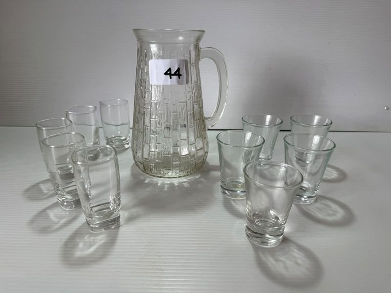 Jarra de Vidrio con 10 Vasos Shots