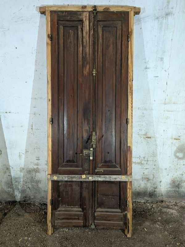 Puerta antigua de cedro con marco de pinotea - imagen 5