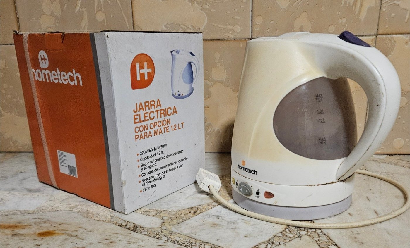 Jarra Eléctrica Hometech 1.7 Litros con Caja
