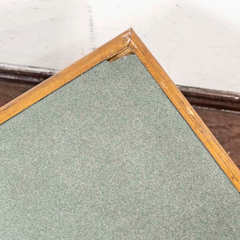 Mesa de madera con tapa de baldosas en buen estado - imagen 2