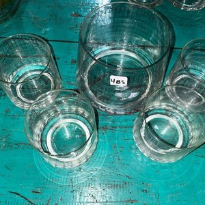 Lote siguiente: Juego de Hielera y 4 Vasos con Diseño de Líneas