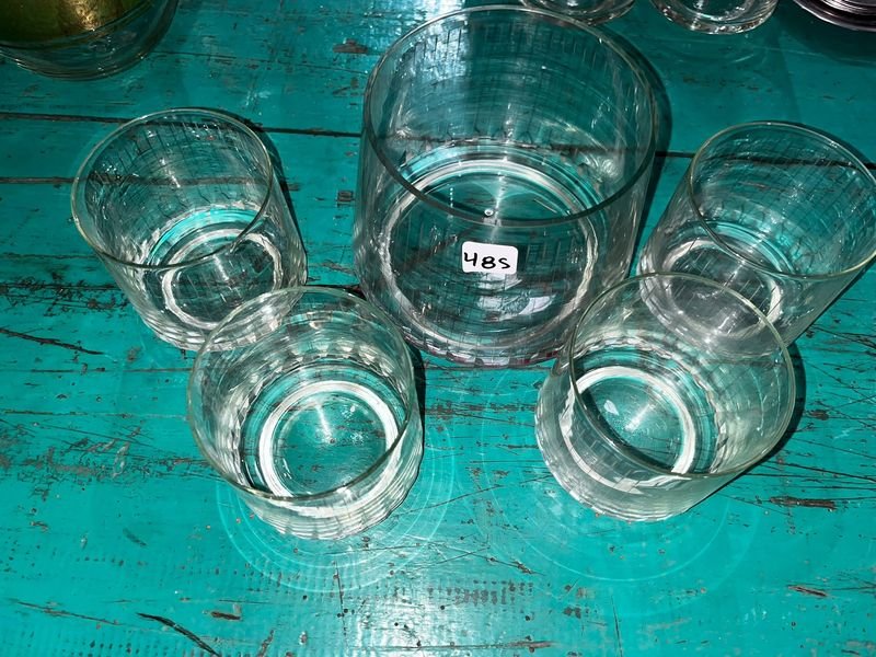 Juego de Hielera y 4 Vasos con Diseño de Líneas