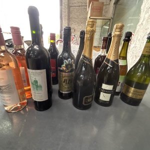 Lote anterior: Lote de 18 Bebidas Varias: Vinos y Espumantes