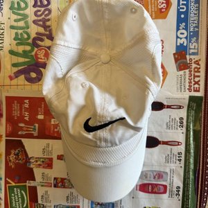 Lote de 7 Gorras con Temáticas Variadas: Turismo, Marcas y Uruguay - imagen 18