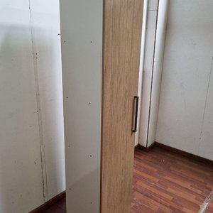 Mueble Vertical con Puerta y Estantes Interiores, Tono Madera Clara - imagen 3
