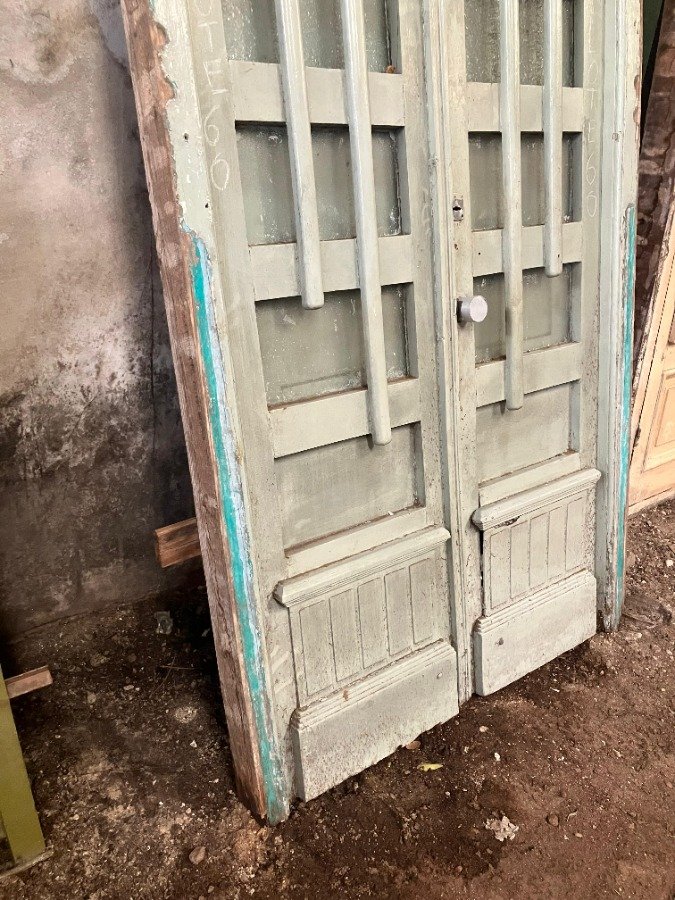 Puerta antigua de cedro con marco de pinotea - imagen 7
