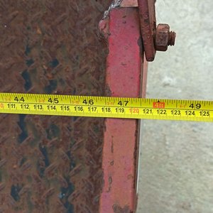 Tráiler Remolque de Un Eje con Rampa de un solo eje de estructura robusta fabricado en acero, ideal para el traslado de vehículos ligeros, maquinaria pequeña, motocicletas o cuatriciclos. Cuenta con una plataforma de carga de chapa antideslizante y rampas traseras abatibles - Con Documentación - imagen 8