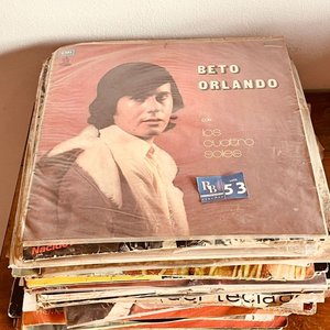 Lote anterior: Lote de 47 Discos de Vinilo de Artistas Nacionales e Internacionales