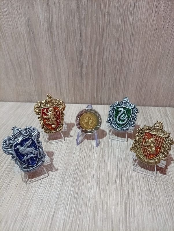 Lote de 4 Broches Metálicos Esmaltados Escuelas Hogwarts Harry Potter