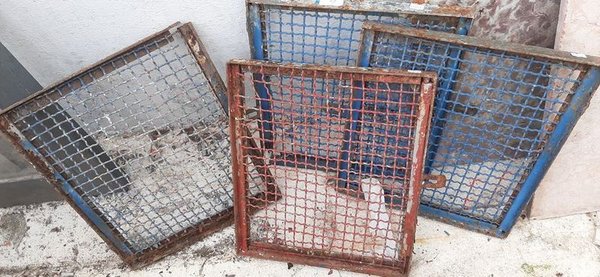4 Puertas de Hierro con Tejido Metálico y Marco de Ángulo - imagen 1