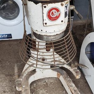 Lote siguiente: Amasadora Industrial QUANLI 40 DM con Tacho