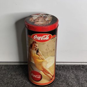Lote siguiente: Lata Grande Coca-Cola Vintage con Imagen de Mujer