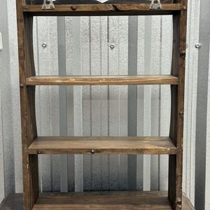 Estante Repisa Artesanal de Madera Oscura con Tres Niveles - imagen 2