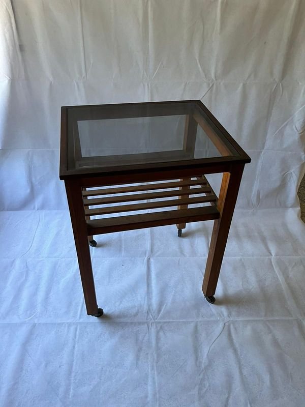 Mesa en madera con estante de vidrio EXCELENTE ESTADO - imagen 5