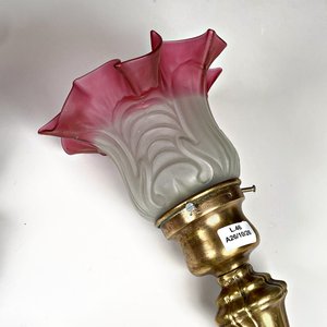 Par de Apliques de Bronce con Tulipán de Vidrio Rosa y Blanco - imagen 3