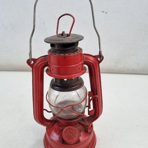 Antiguo Farol a Queroseno Vintage de Chapa Roja con Vidrio y Asa - imagen 4