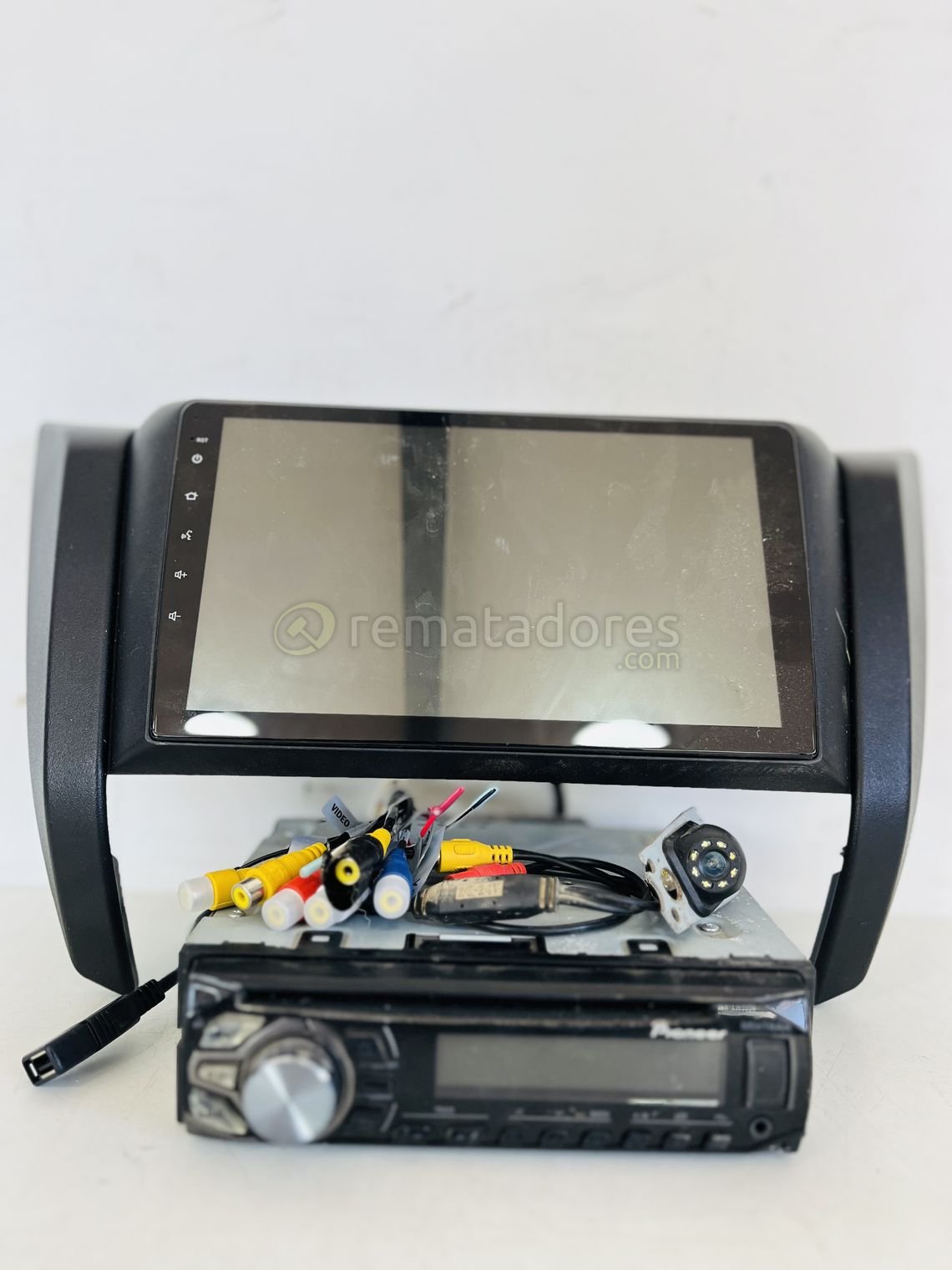 Sistema de Audio para Auto con Pantalla Táctil y Cámara de Reversa