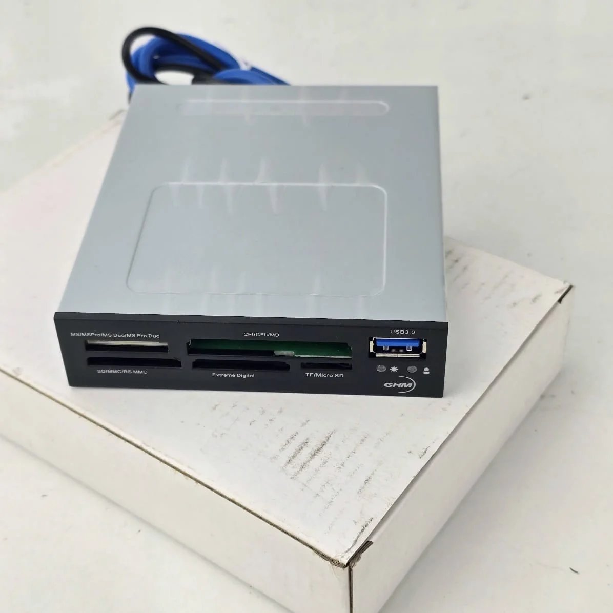 Lector de memorias varias con USB 3.0 y múltiples ranuras - imagen 3