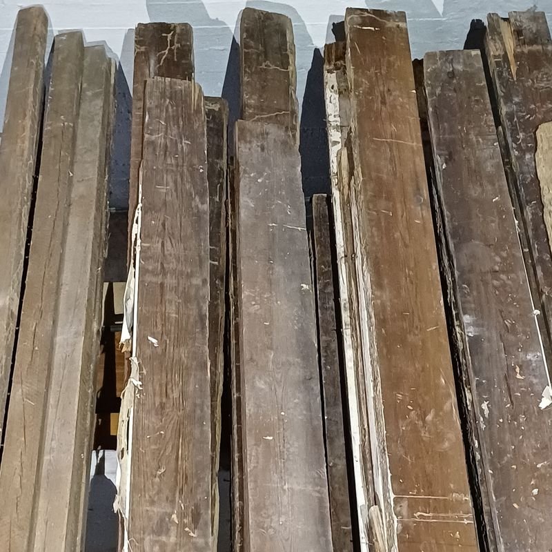 Seis tirantes de pinotea con rastros de polilla para construcción - imagen 5