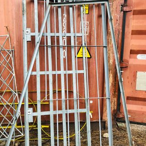 Lote anterior: Puerta Reja con Tramo de Reja Metálica