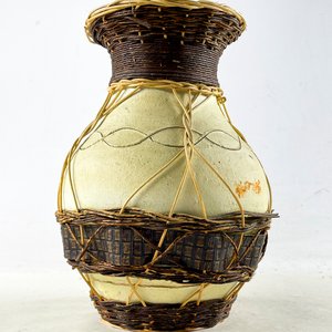 Florero Beige de Cerámica con Detalles de Mimbre - 27 cm - imagen 4