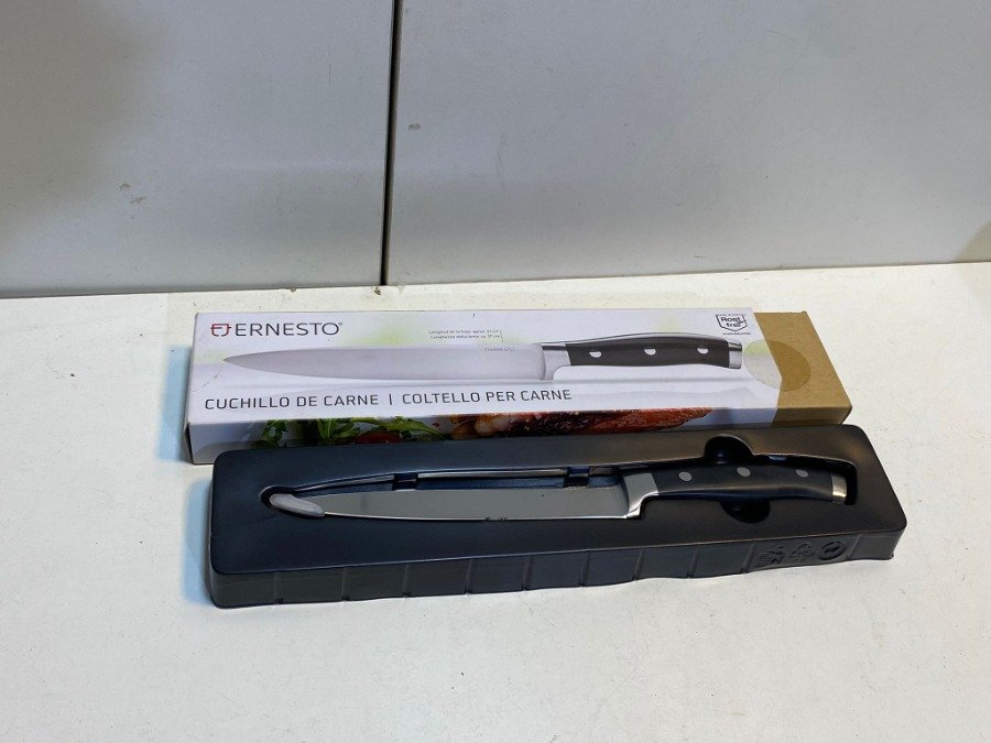Lote siguiente: Cuchillo Bernesto en caja